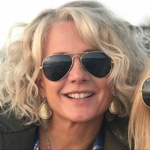 Meet your Posher, Caroline